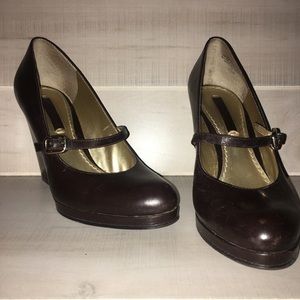 Nine West brown leather wedges.